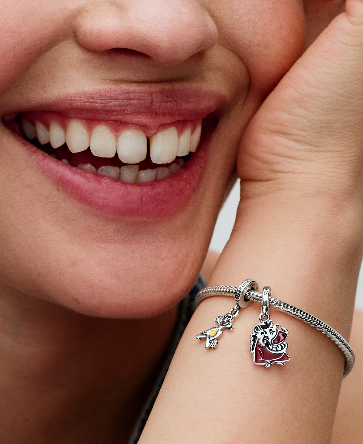 Подвеска-брелок из стерлингового серебра Pandora с изображением Короля Льва Тимона Пумбы 18990₽