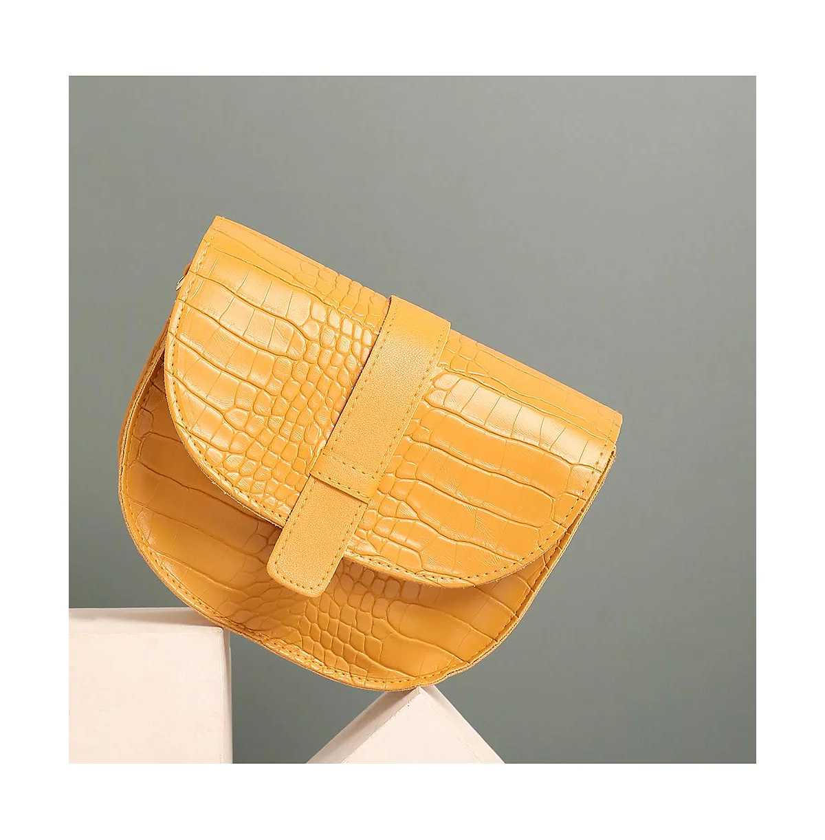 Женская сумка-слинг Croc Curve от Haute Sauce