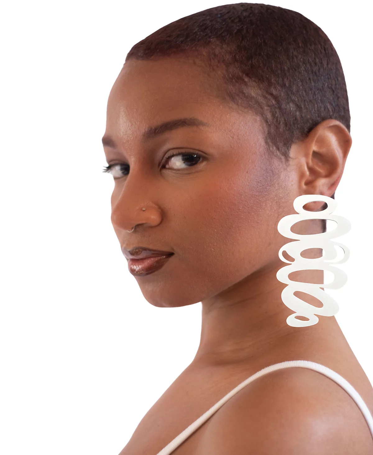 Шикарный дизайн с пышными заклепками-капельками