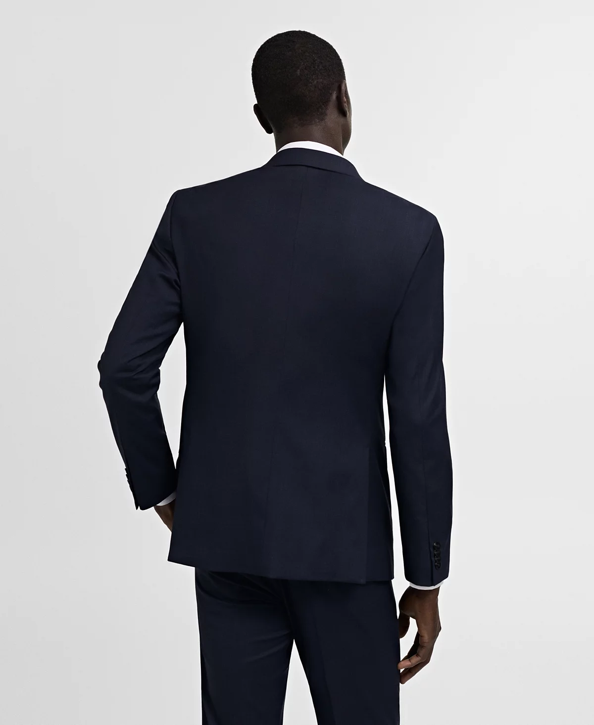 Приталенный блейзер для мужского костюма из эластичной ткани Mango 38090₽