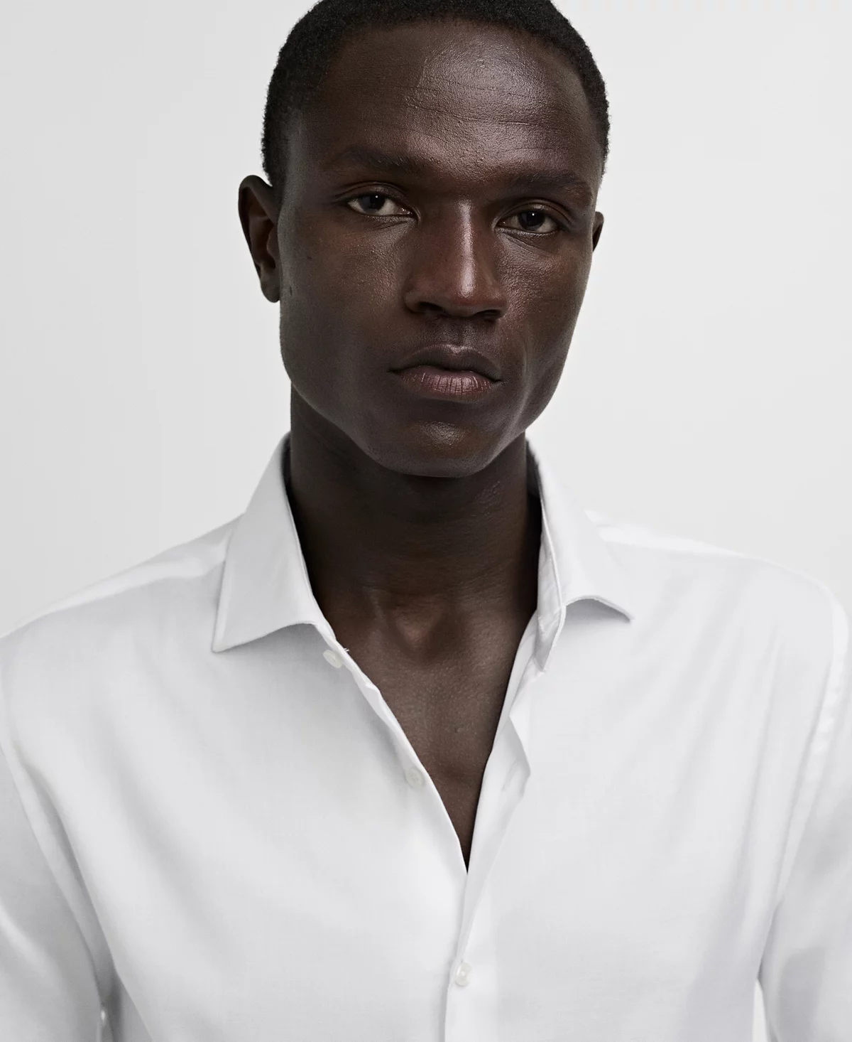 Мужская приталенная рубашка из текстурированного хлопка Mango для мужчин 10690₽