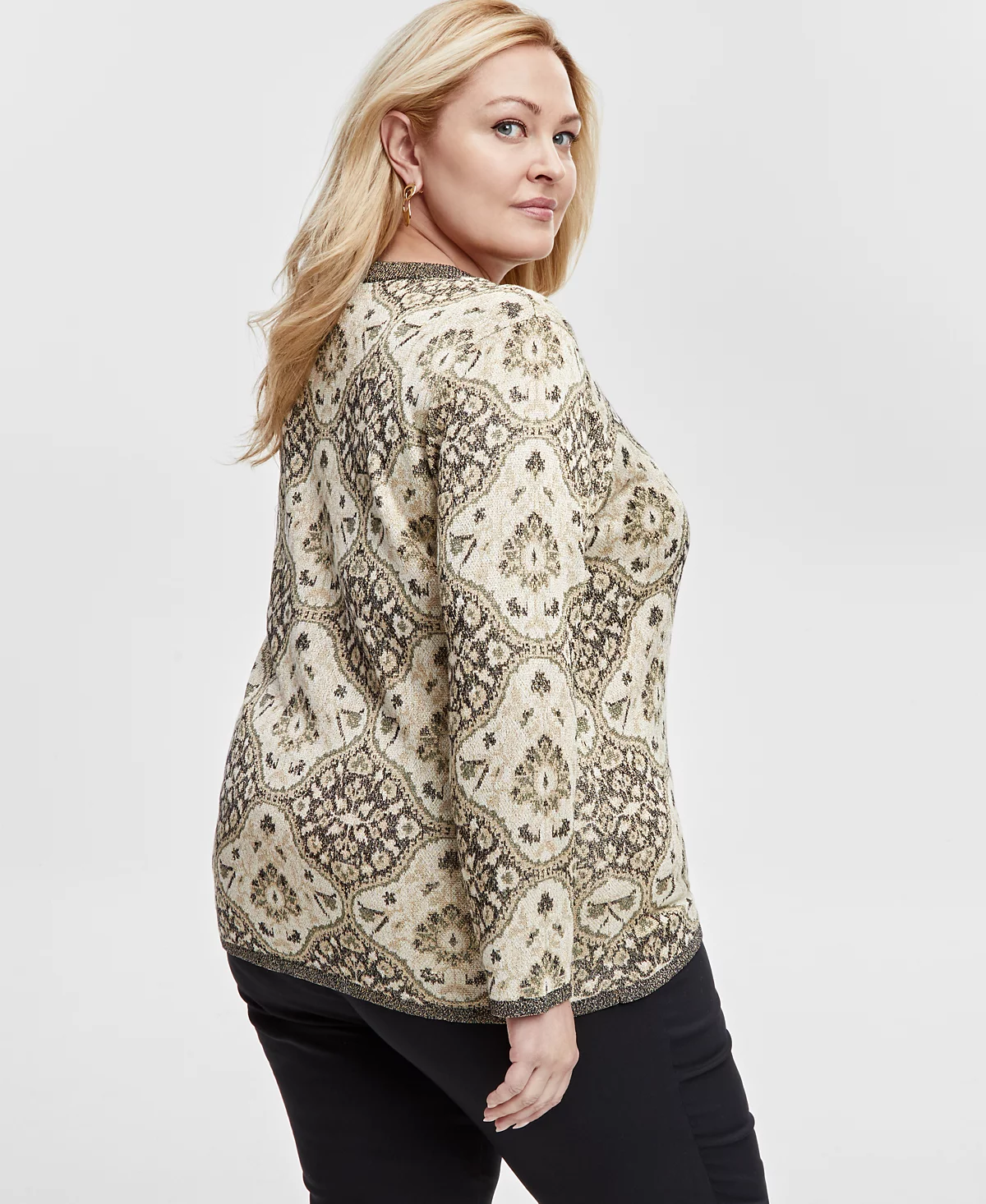 Свитер с металлическим круглым вырезом из коллекции JM Collection Plus Size, эксклюзивно представленный в Macy's