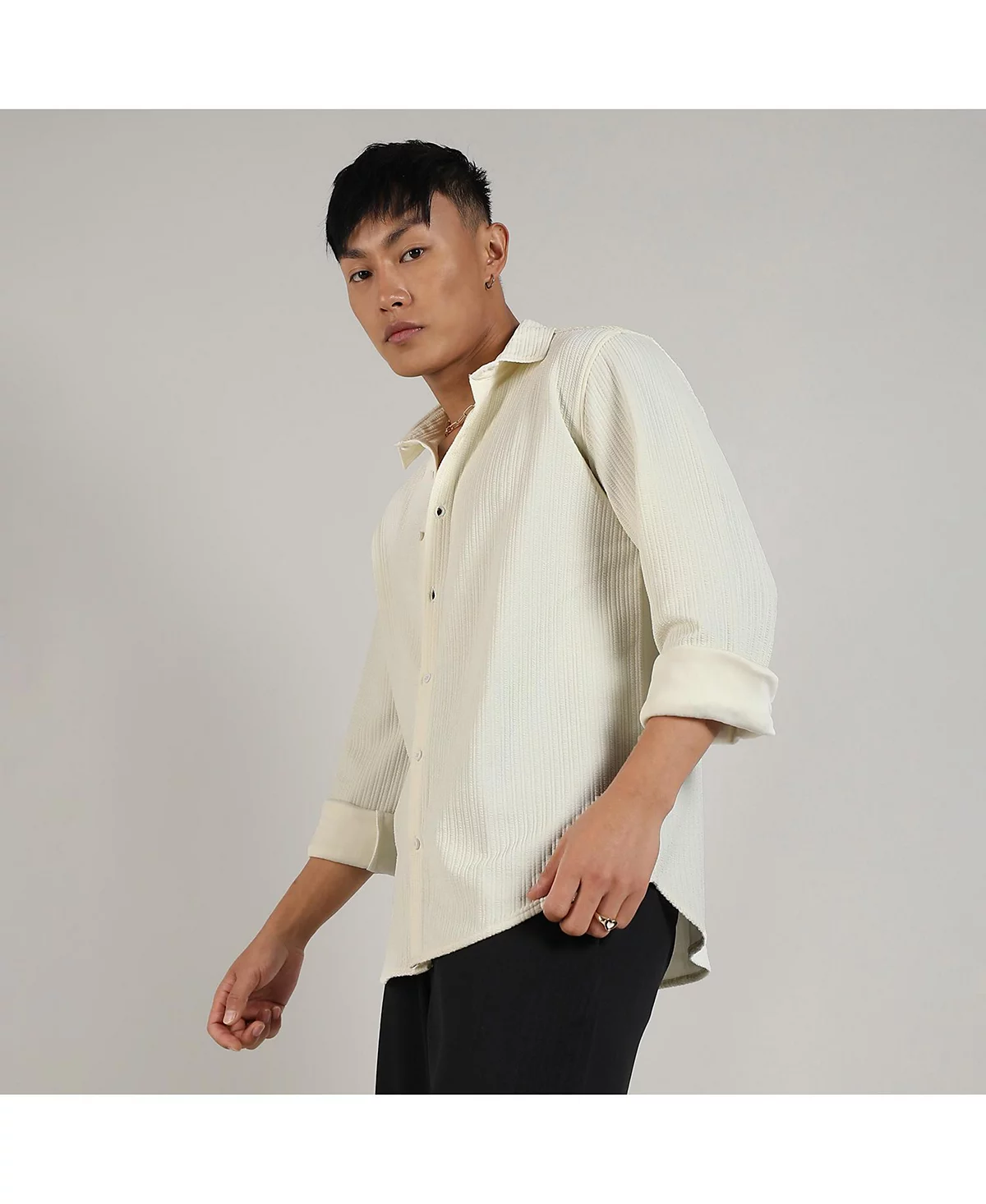 Мужская бледно-желтая рубашка в полоску Campus Sutra со складками 10390₽