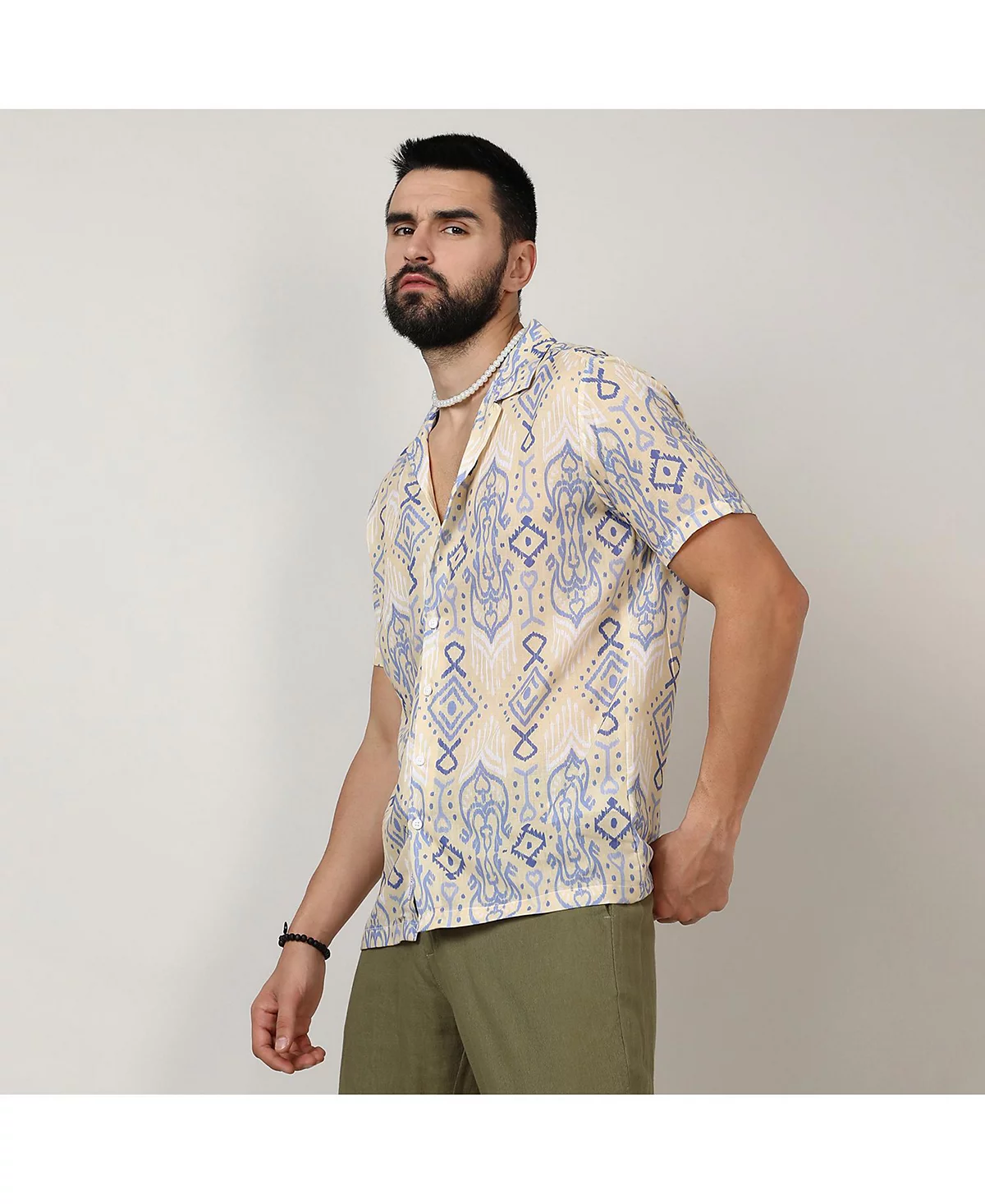 Мужская этническая рубашка бледно-желтого и пудрово-голубого цветов 10390₽