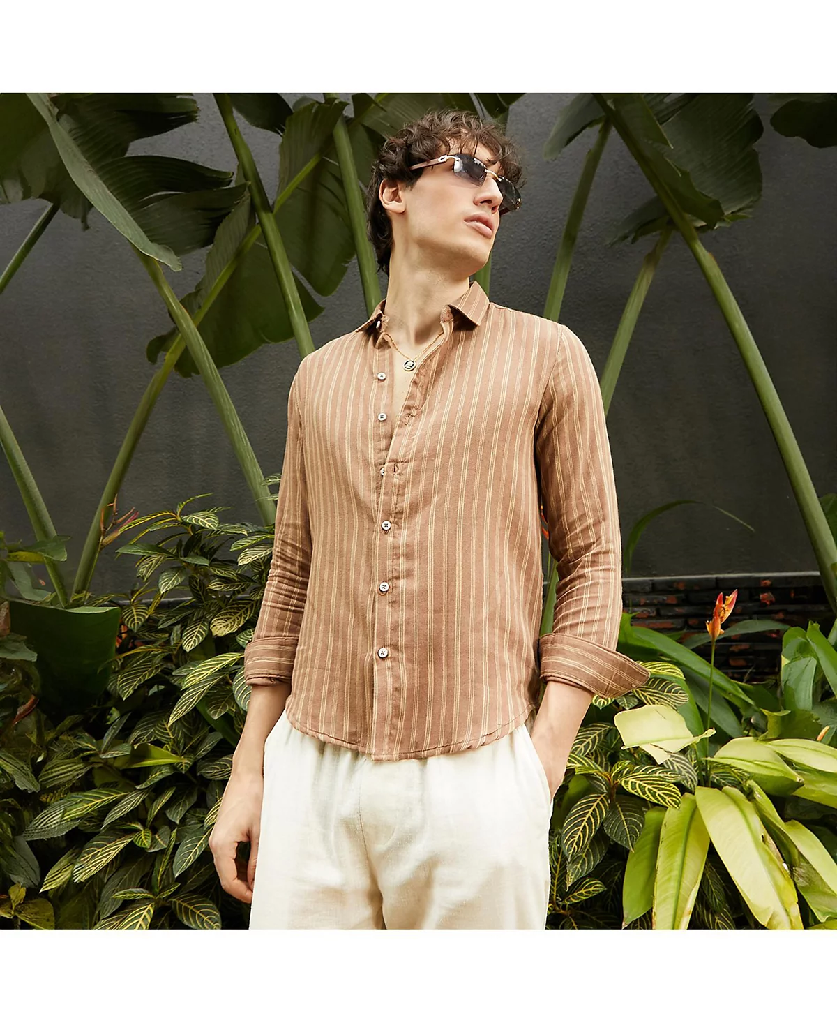 Мужская рубашка в полоску Campus Sutra коричнево-коричневого цвета с ореолом 10390₽