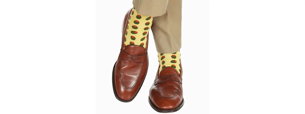 Trafalgar Happy Hour Martini Olives Over The Calf Mercerized Cotton Novelty Socks 1 Pair 5490₽