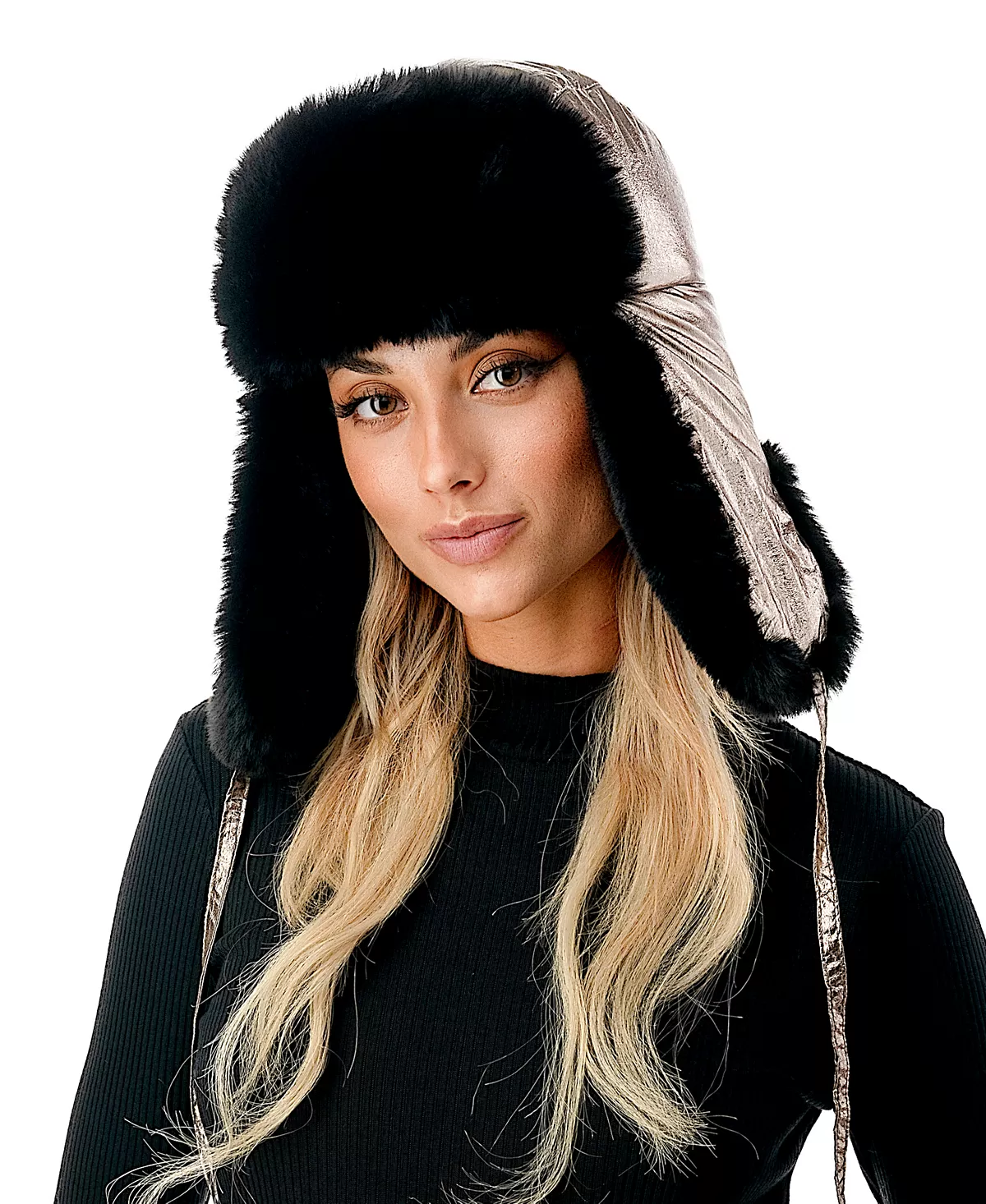 Женская шапка-траппер из металлического искусственного меха 12390₽