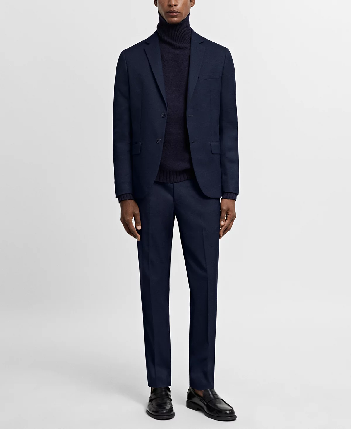 Мужской приталенный блейзер из эластичной ткани Mango 17090₽