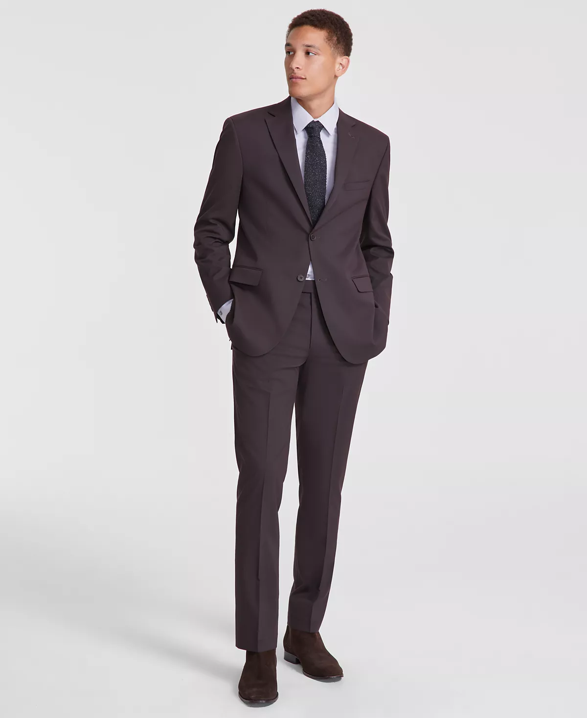 Мужской приталенный костюм современного покроя 22790₽