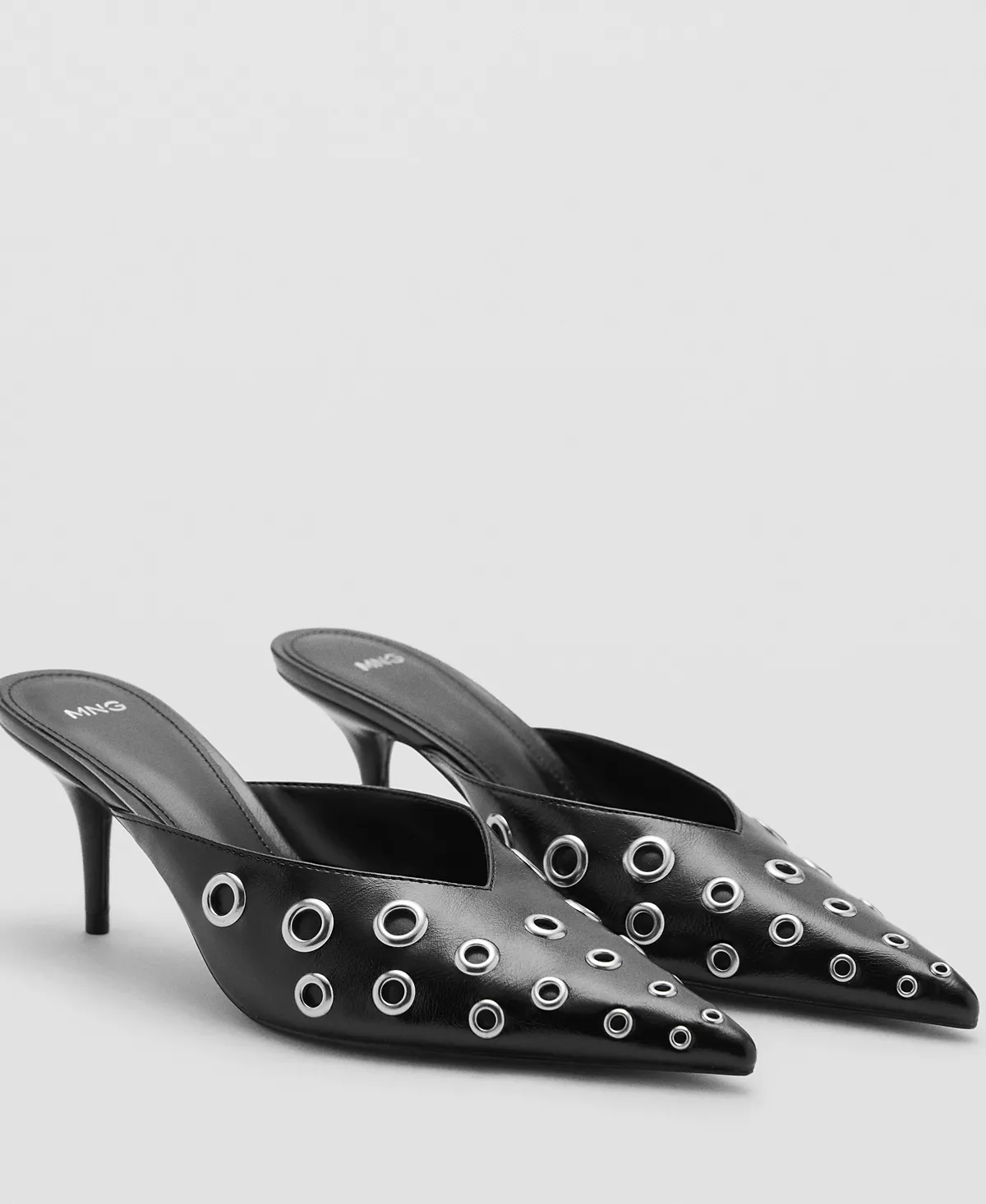 Женские туфли на плоской подошве с металлическими деталями Mango 9490₽