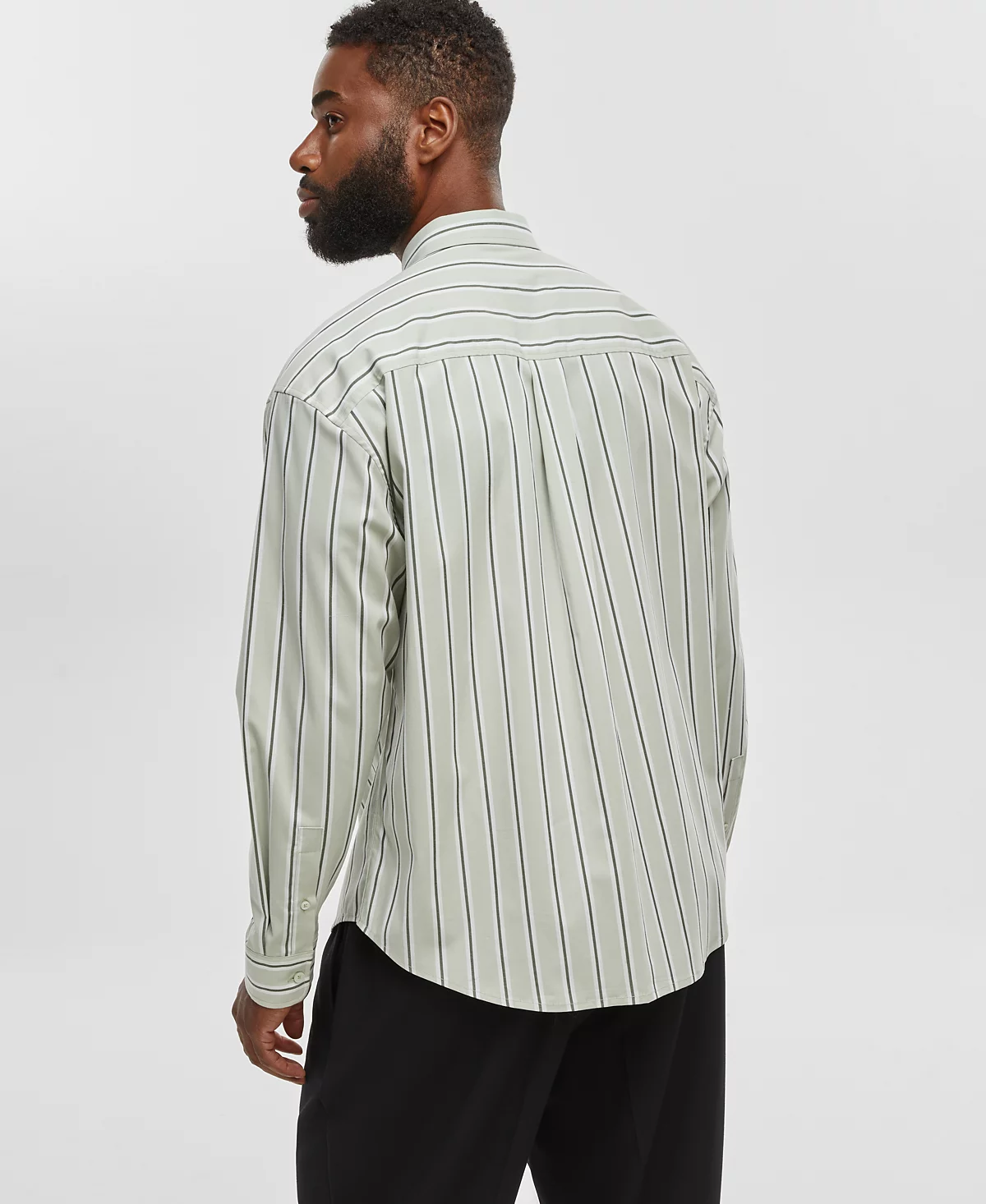 Модель мужской рубашки в полоску свободного кроя из пряжи и красителя One созданной для Macys 4490₽