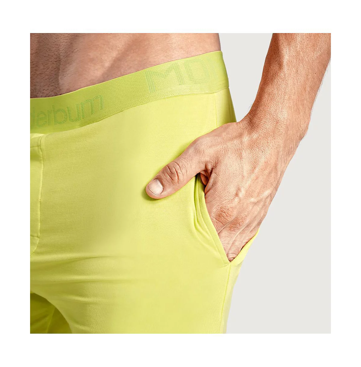 БРОДЯЖКА В короткой пижаме