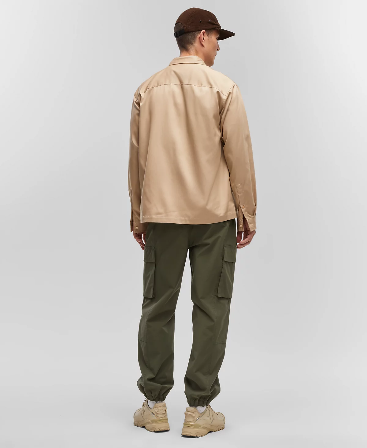 Модель мужской рубашки свободного кроя на пуговицах One созданной для Macys 9090₽