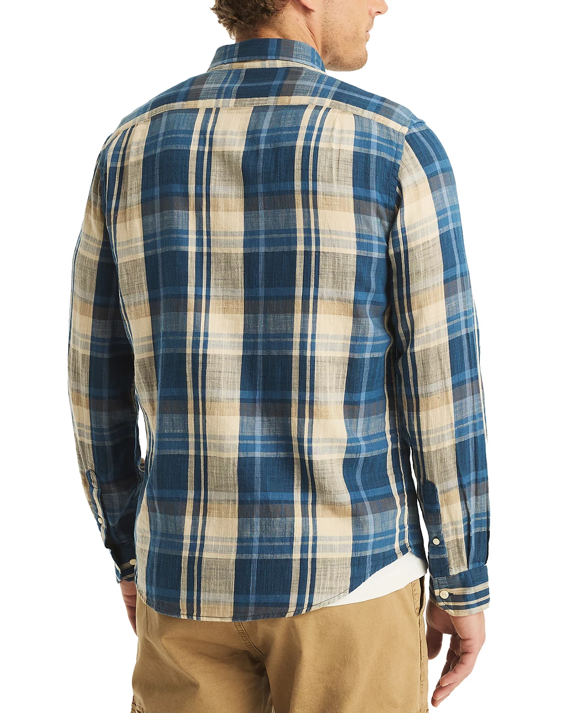 Мужская саржевая рубашка в клетку классического покроя от Nautica на пуговицах 9090₽