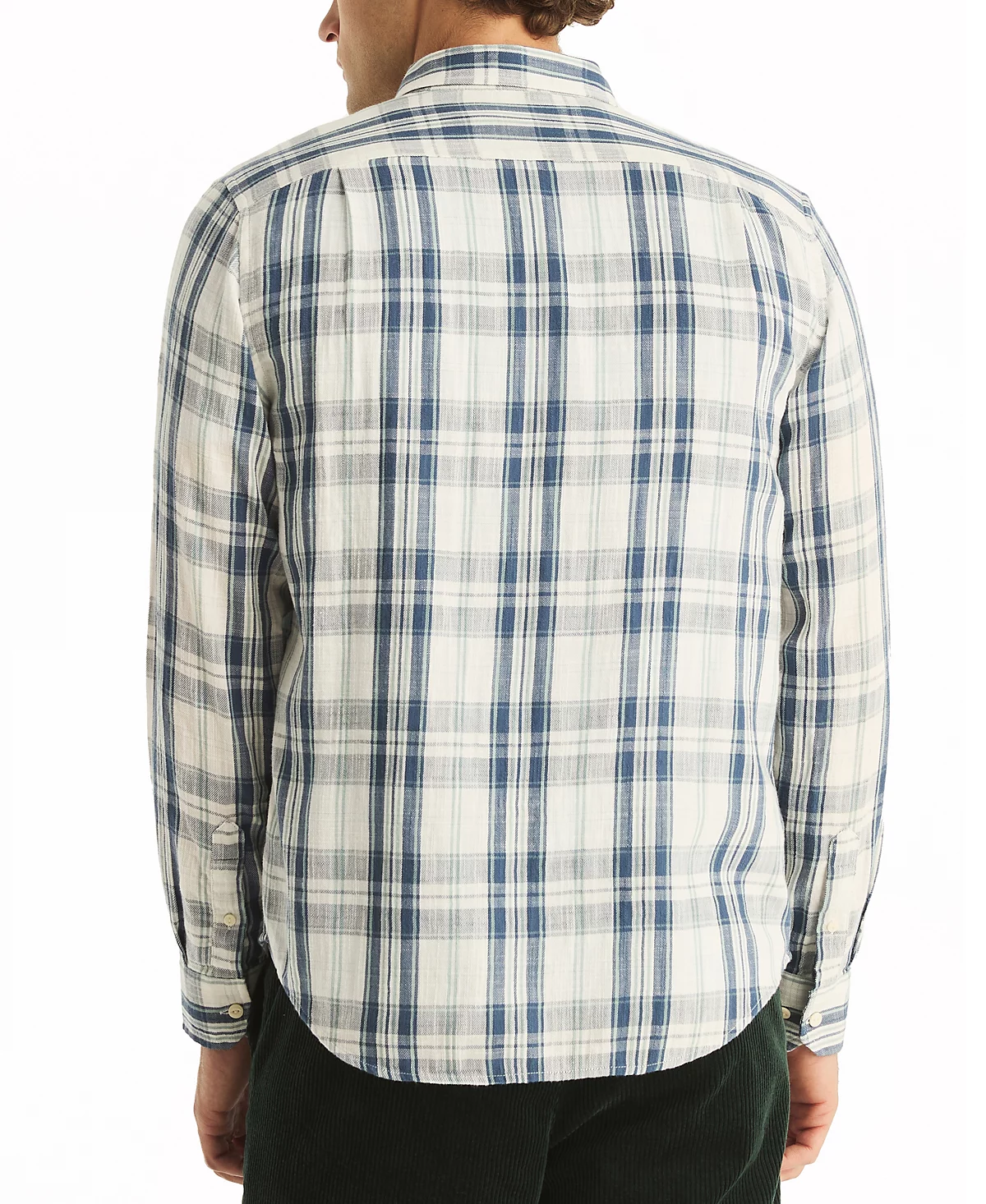 Мужская саржевая рубашка в клетку классического покроя от Nautica на пуговицах 9090₽