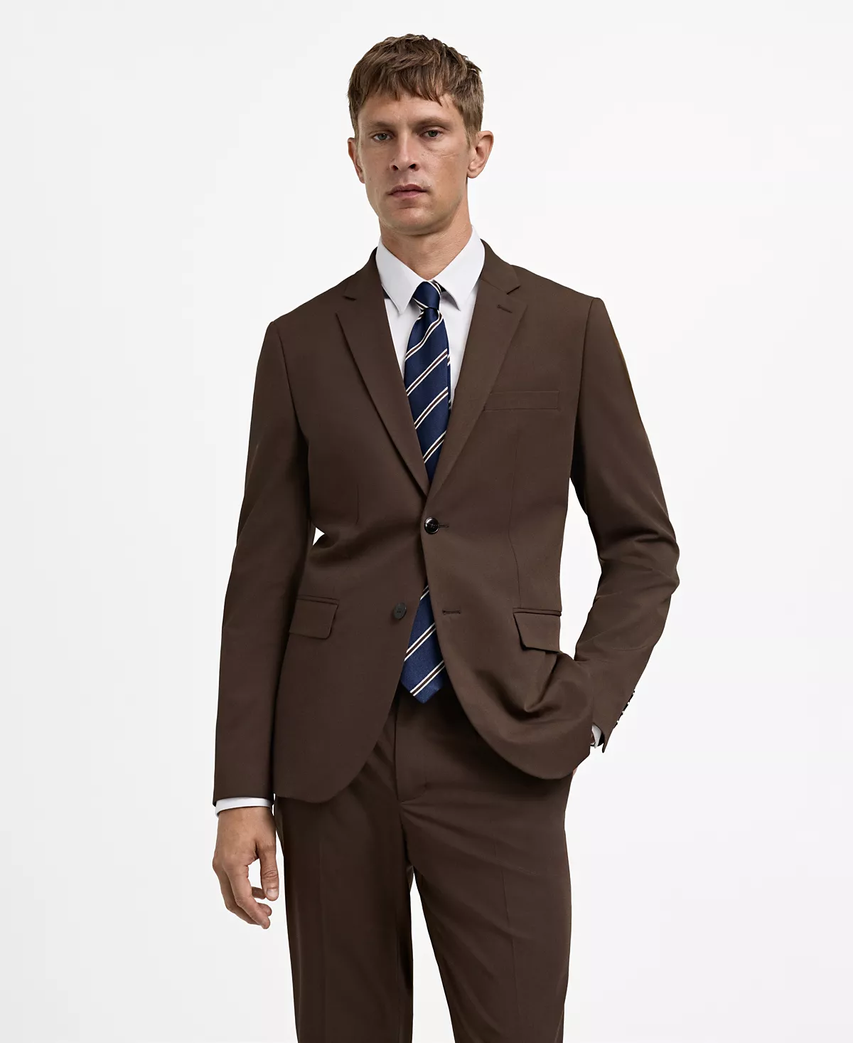 Мужской приталенный костюм-блейзер Mango 13290₽