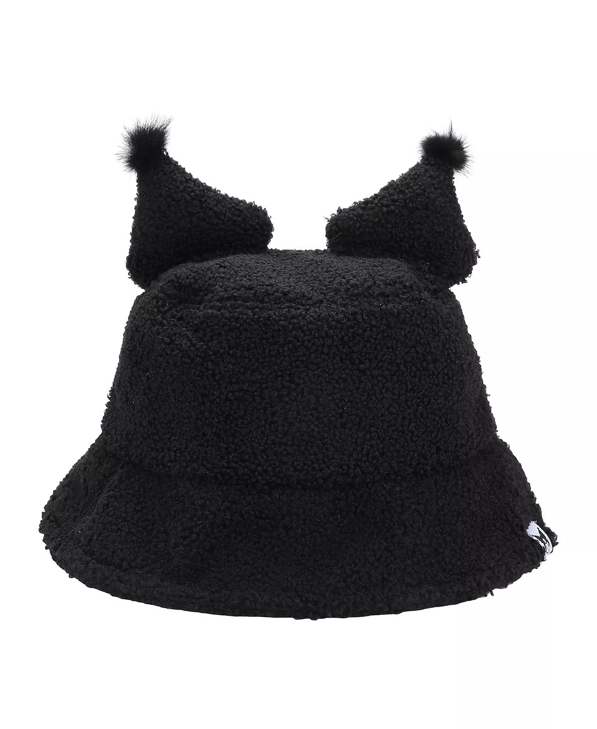 Модная шапка-ушанка с короткими меховыми ушками и тканым ярлыком