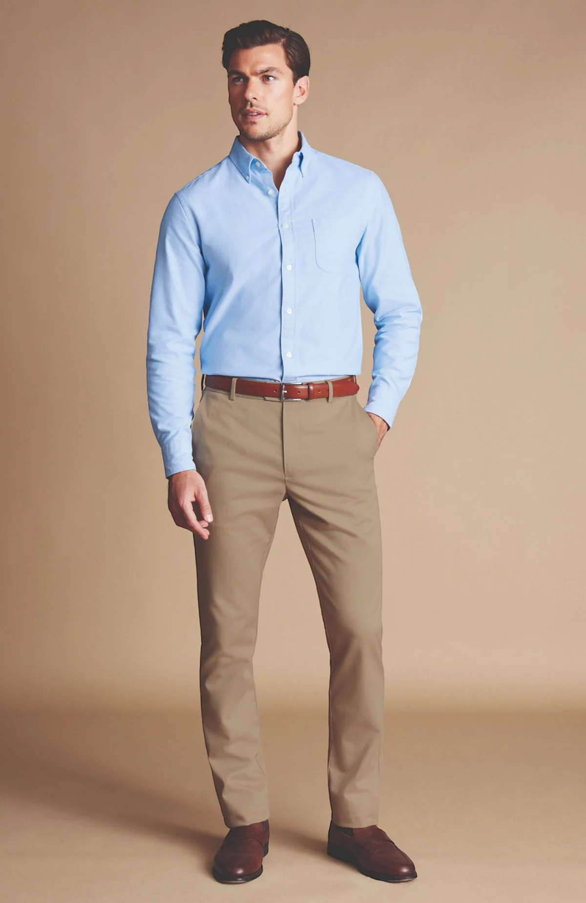 Мужские облегающие брюки-чино из прочного материала от Чарльза Тирвитта Charles Tyrwhitt 24590₽