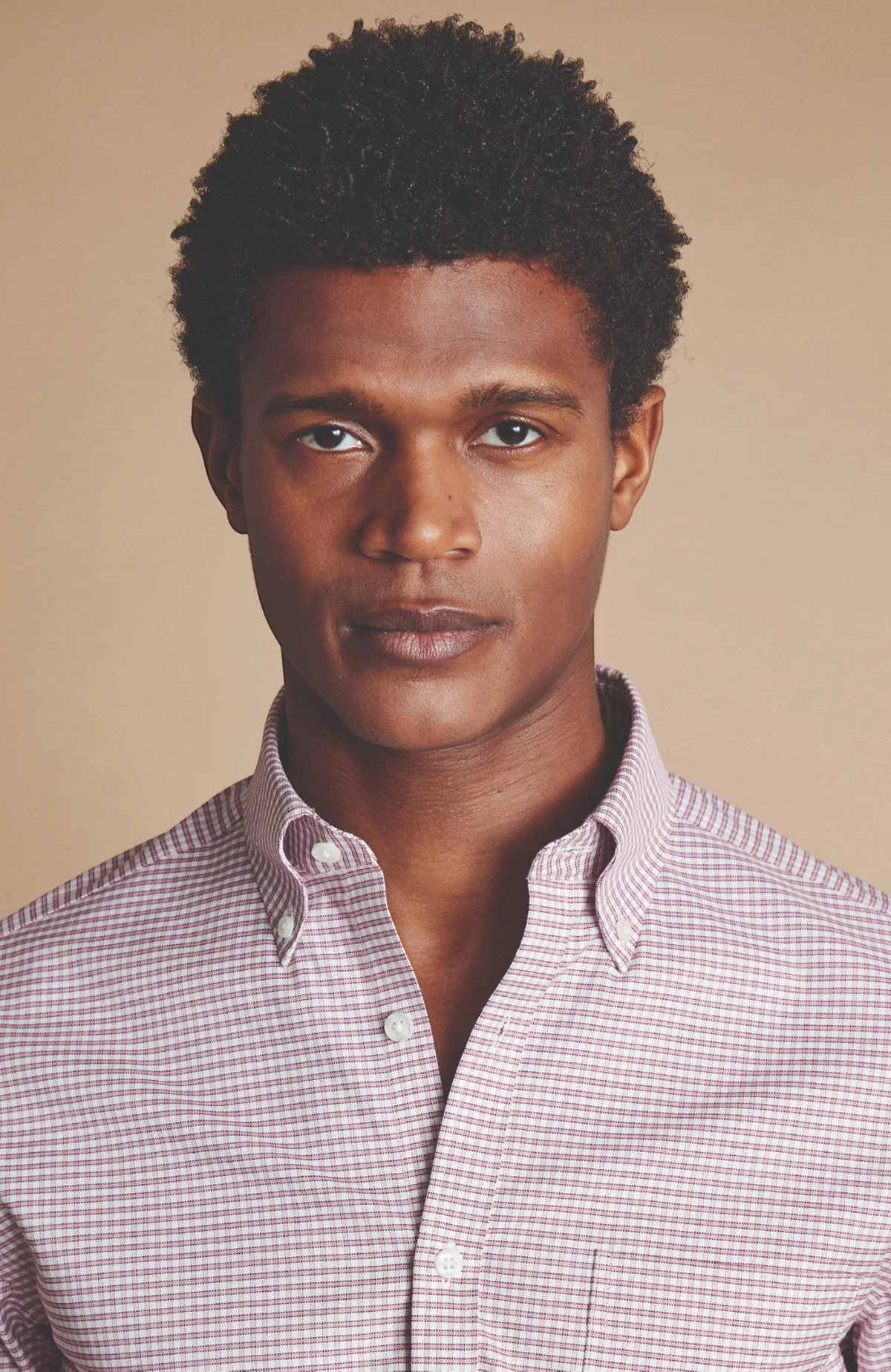 Мужская приталенная оксфордская рубашка Charles Tyrwhitt в клетку Стрейч из негладкого материала с отложным воротником и пуговицами 20690₽