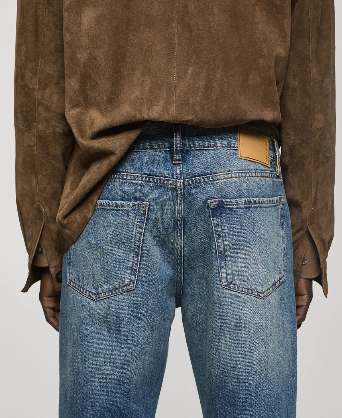 Мужские джинсы прямого кроя с эффектом потертости Mango 9490₽