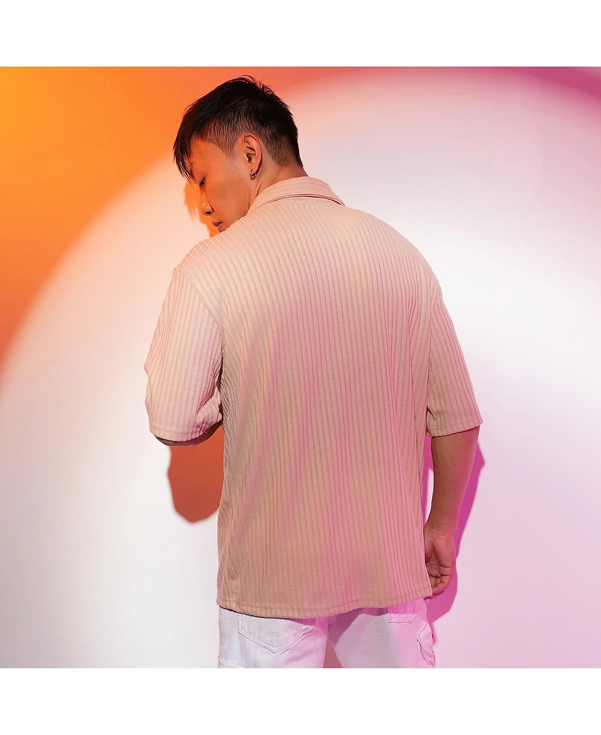 Мужская светло-бежевая рубашка из фактурного трикотажа 10390₽