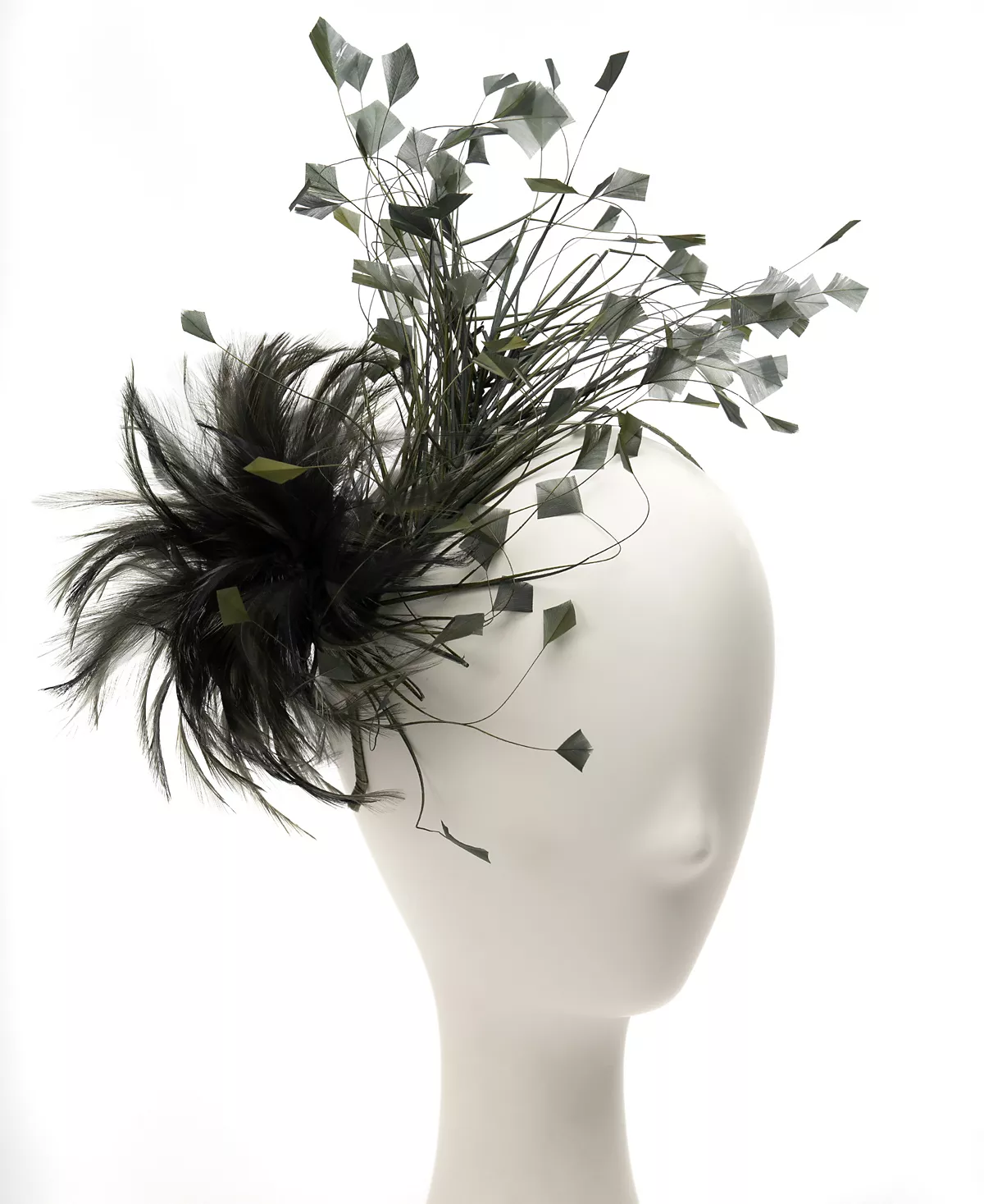 Очаровательные августовские шляпы с несколькими перьями