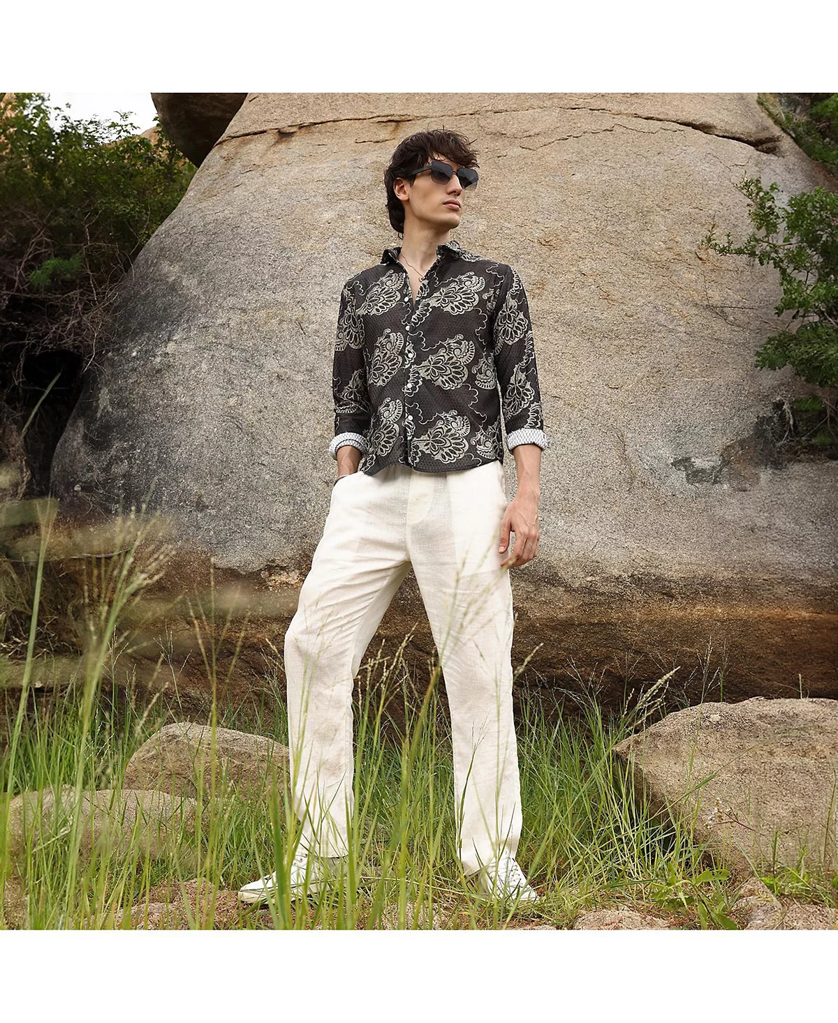 Кампус Сутра Campus Sutra Мужская угольно-черная рубашка с цветочным принтом в клетку 11990₽