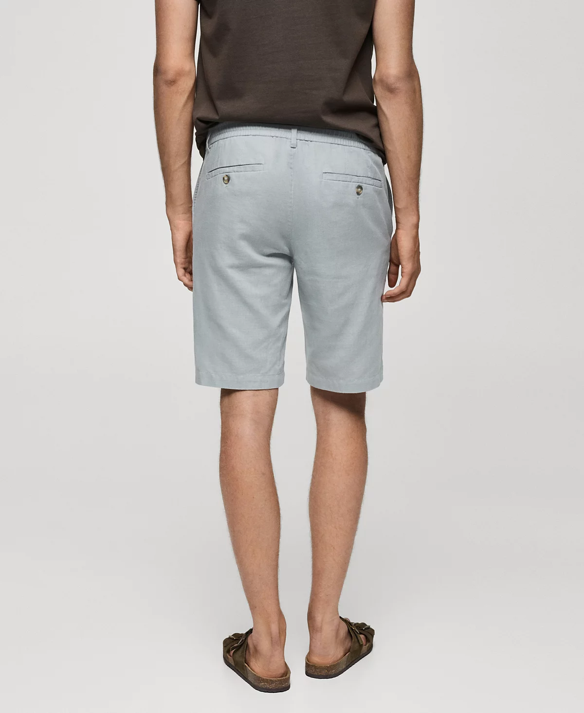 Мужские облегающие льняные шорты-бермуды Mango из льна на завязках 9490₽