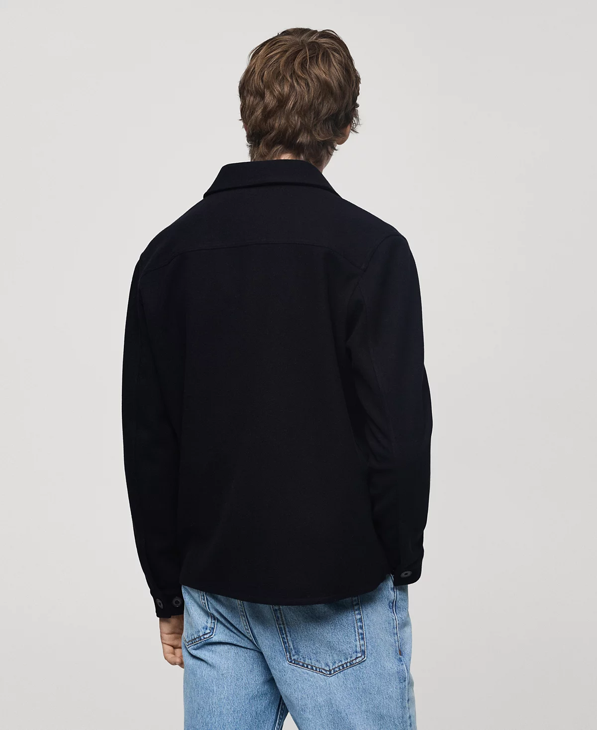 Мужская верхняя рубашка обычного покроя с карманами Mango 9490₽