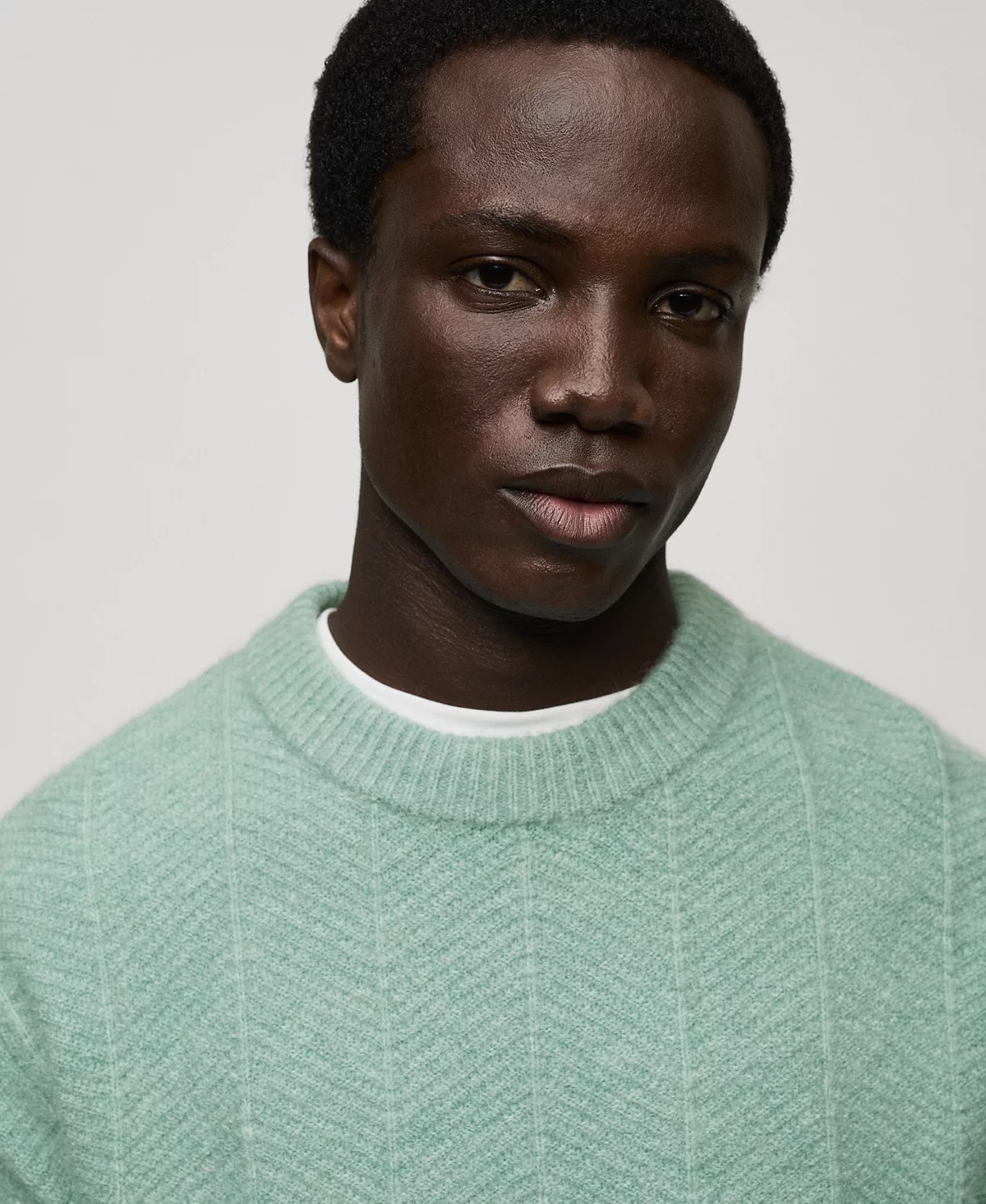 Мужской приталенный свитер структурированной вязки Mango 18990₽