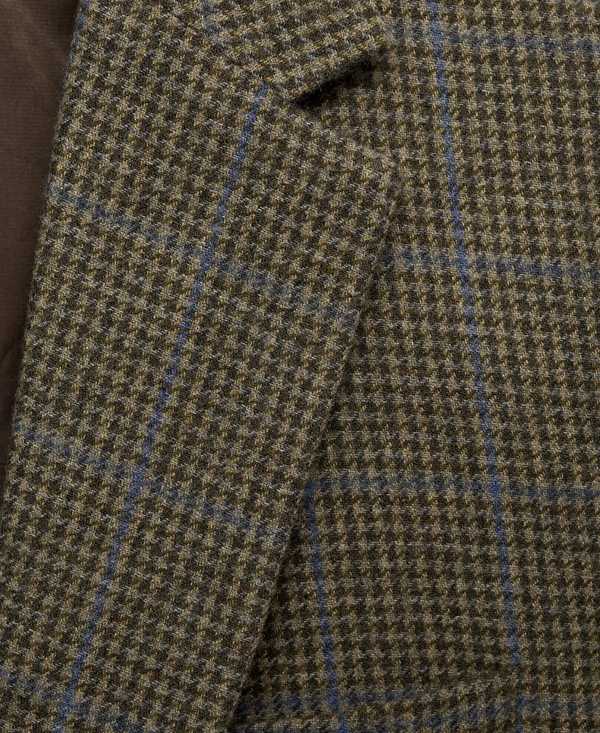 Мужской приталенный шерстяной блейзер в клетку от Mango 28590₽