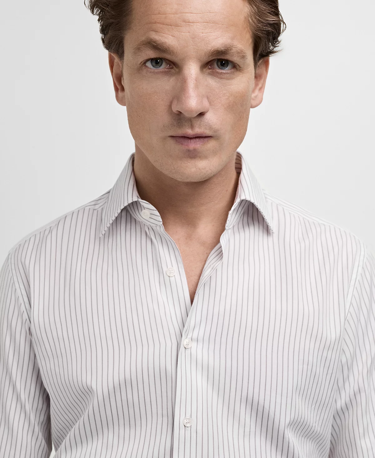 Мужская приталенная рубашка в полоску от Mango 13290₽