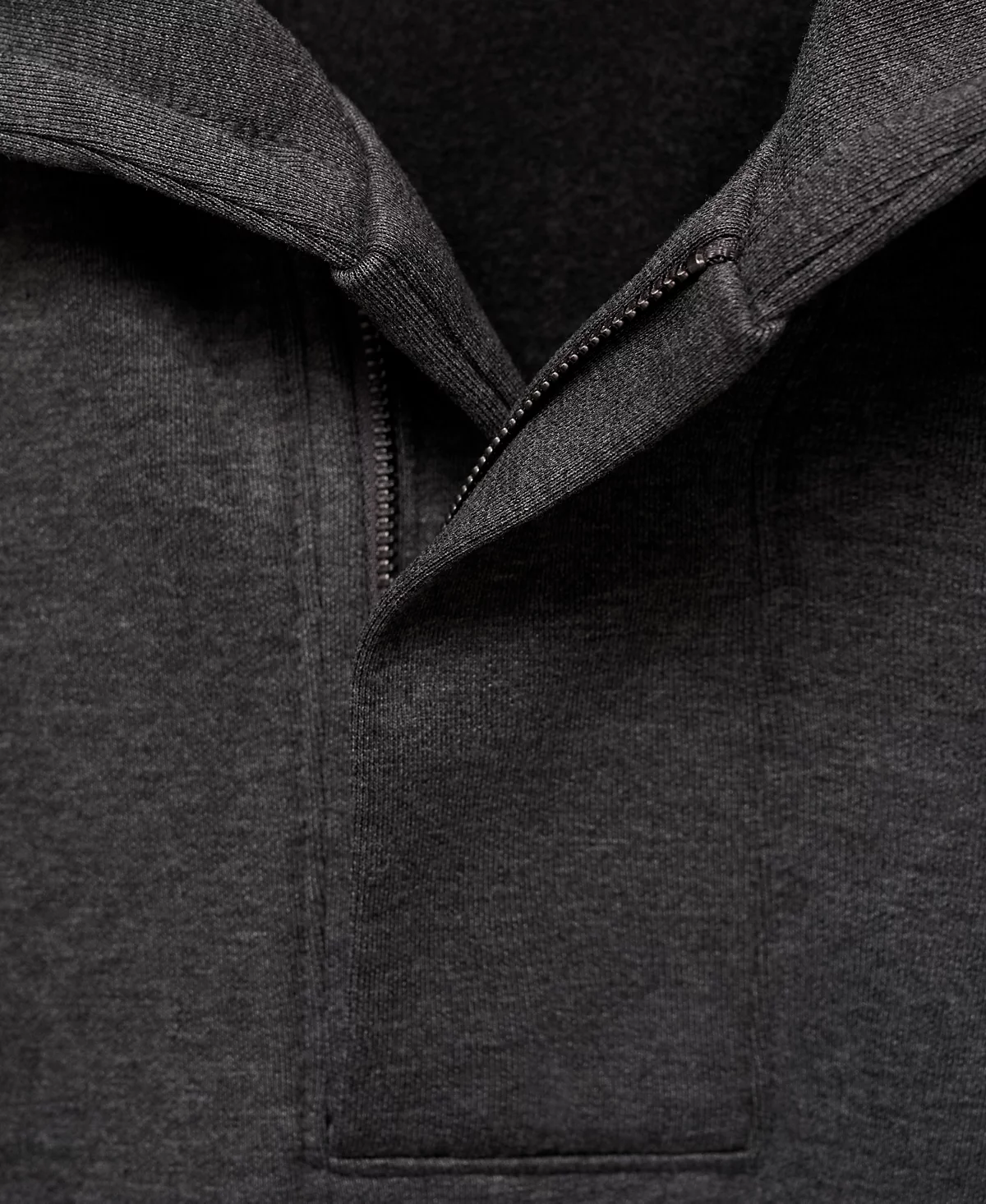 Мужская толстовка с капюшоном на молнии с воротником-стойкой Mango 11390₽