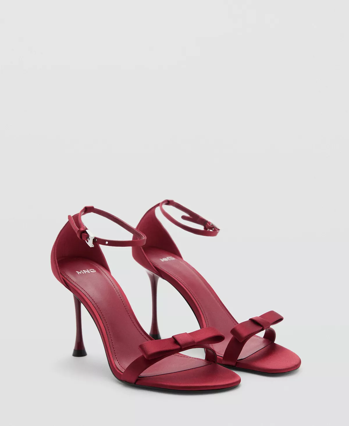 Женские босоножки с декоративным бантом на каблуке Mango 13290₽