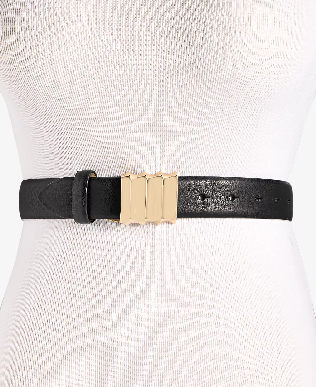 Ремень со скульптурной бляшкой и пряжкой эксклюзивно в Macys 7290₽