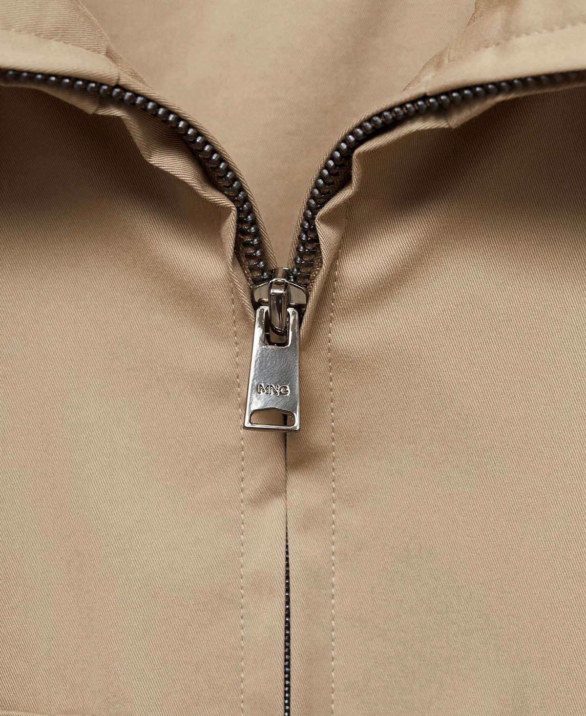 Мужская хлопчатобумажная куртка Mango обычного покроя из хлопка 24690₽