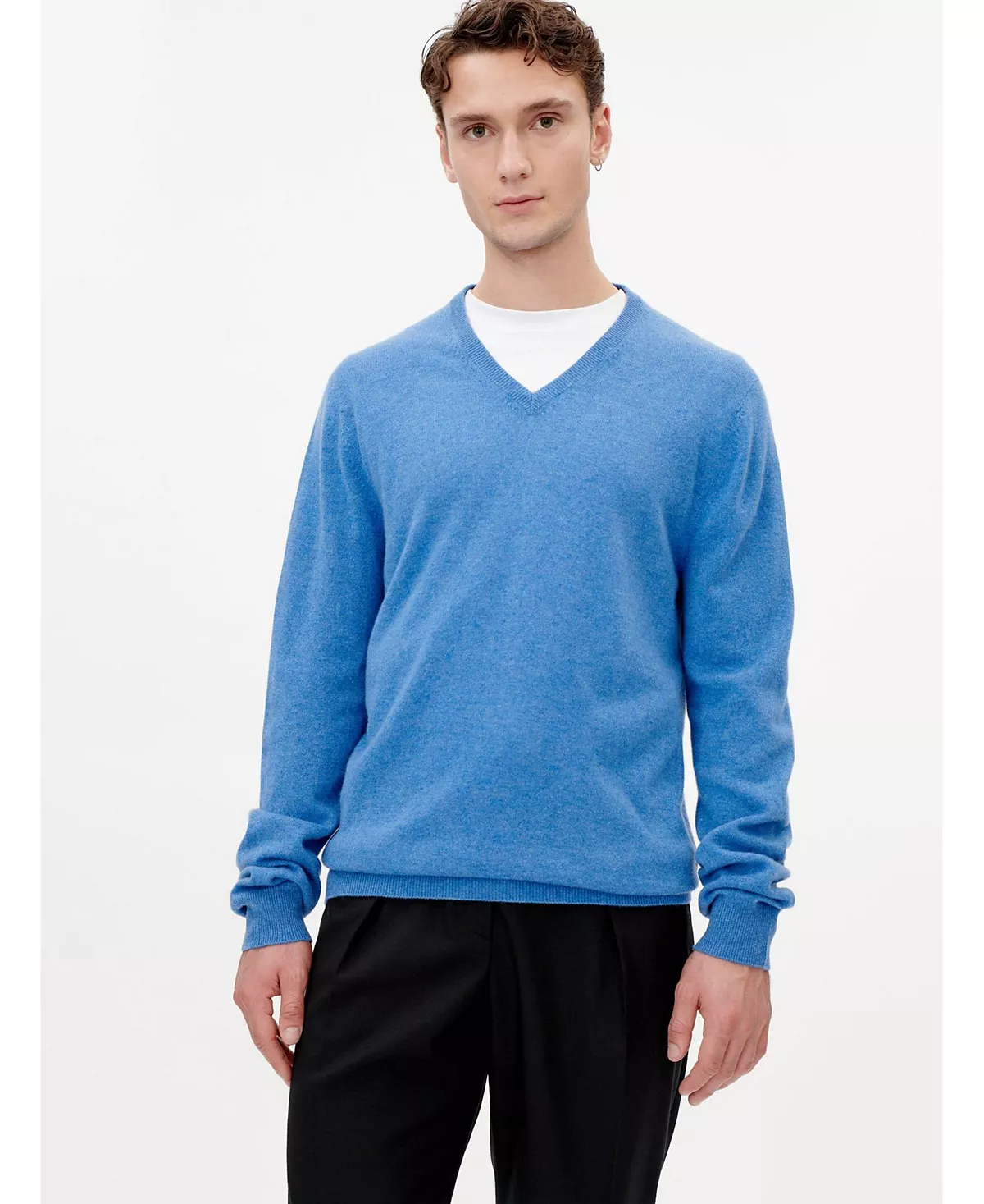 Мужской свитер с V-образным вырезом 28390₽