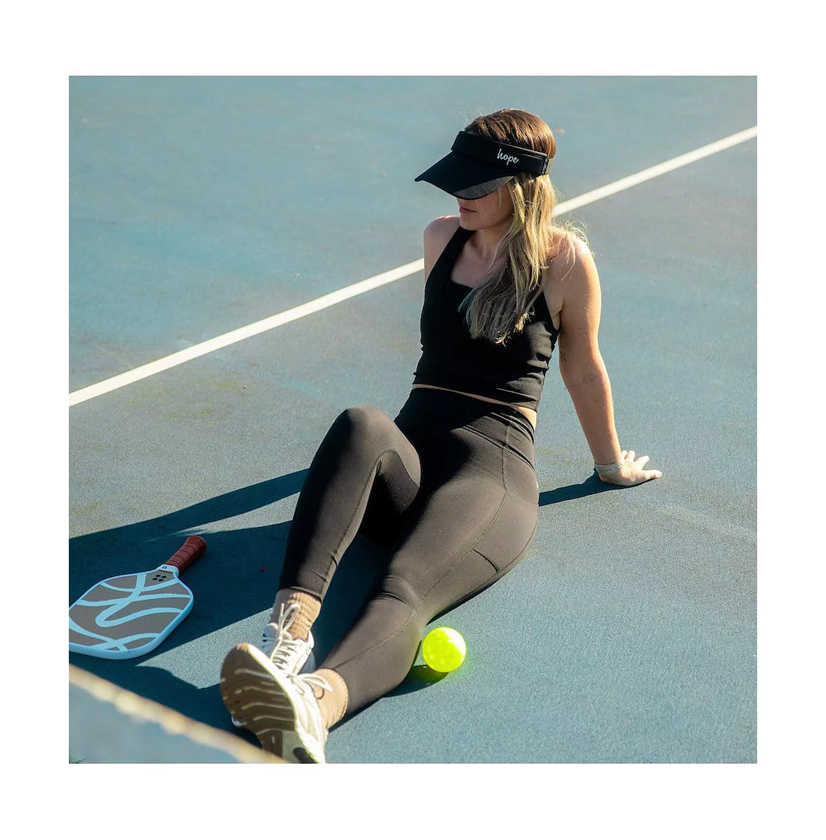 Женский спортивный козырек с регулируемой лентой - Черный