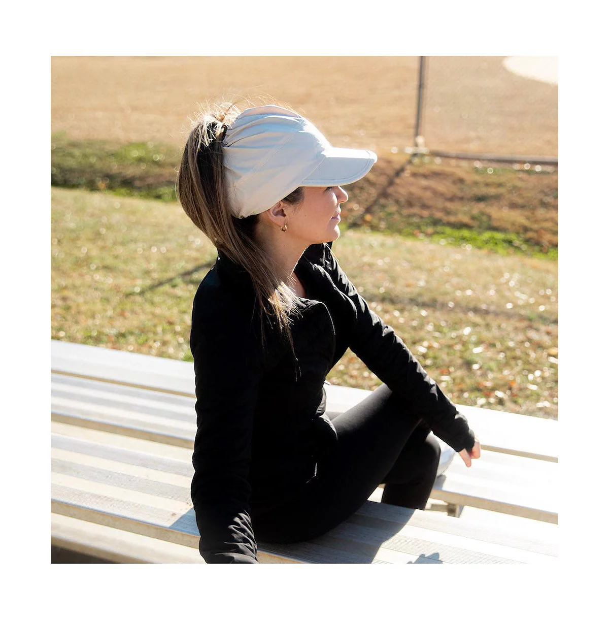 Женская шапочка для бега с регулируемым высоким хвостиком - Кремовая