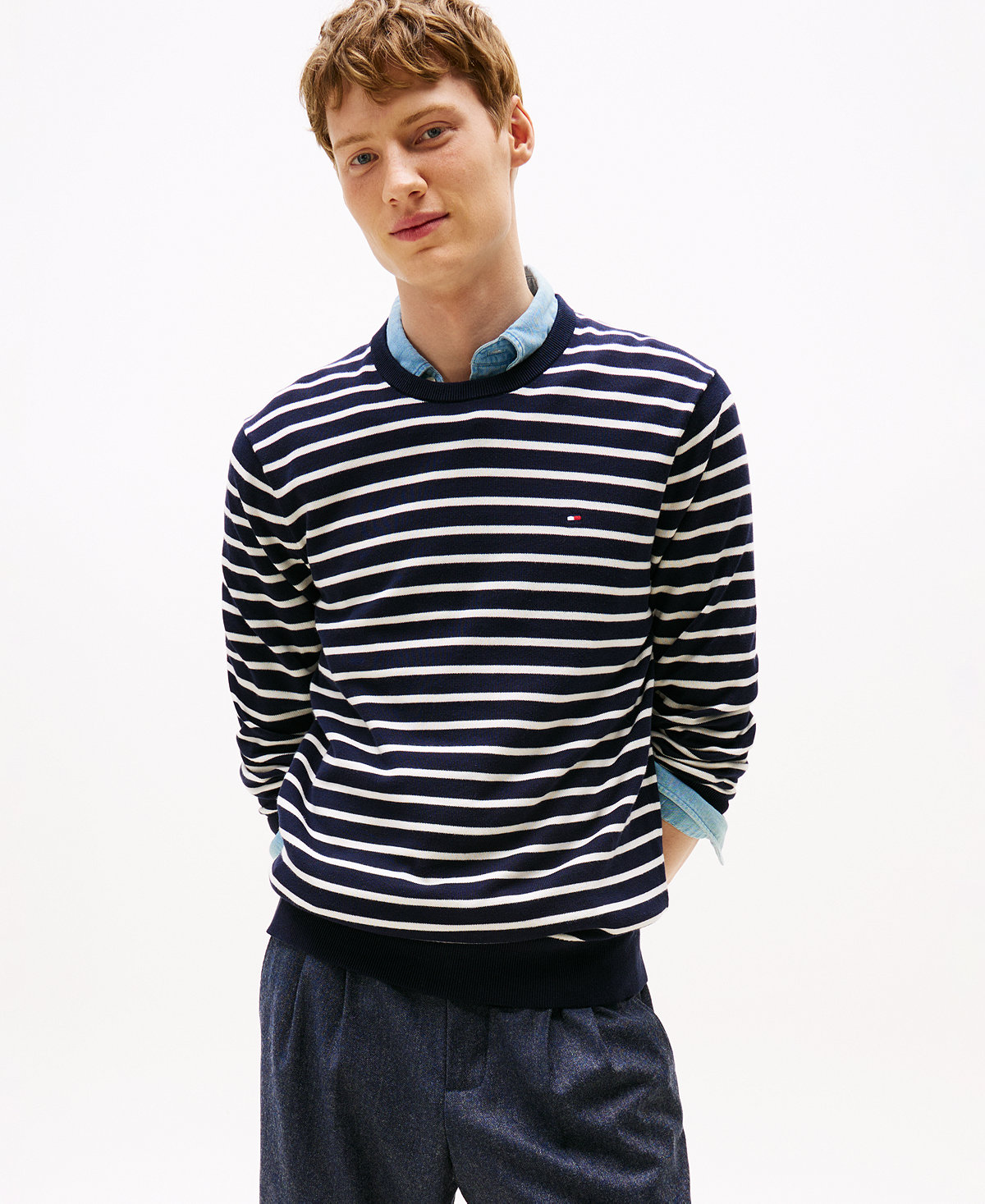 Мужской незаменимый однотонный свитер с круглым вырезом горловины 9090₽