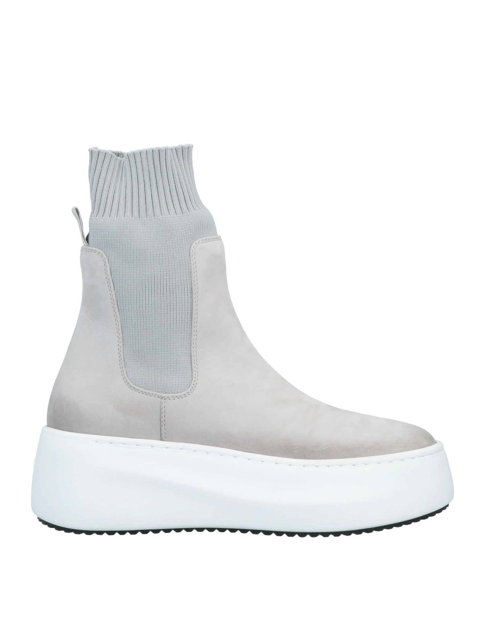 VIC MATI Полусапоги и высокие ботинки 21290₽