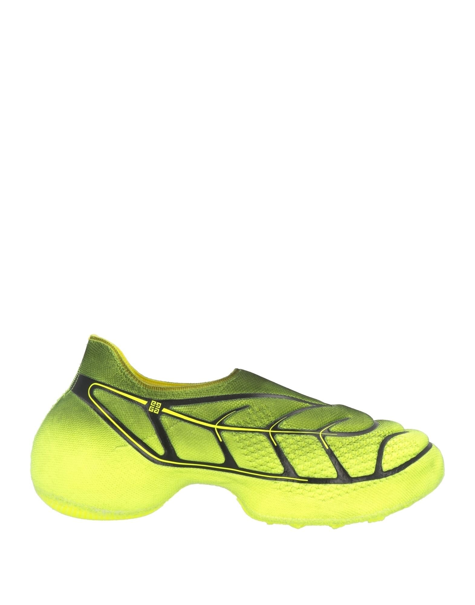 GIVENCHY Кеды и кроссовки 89990₽