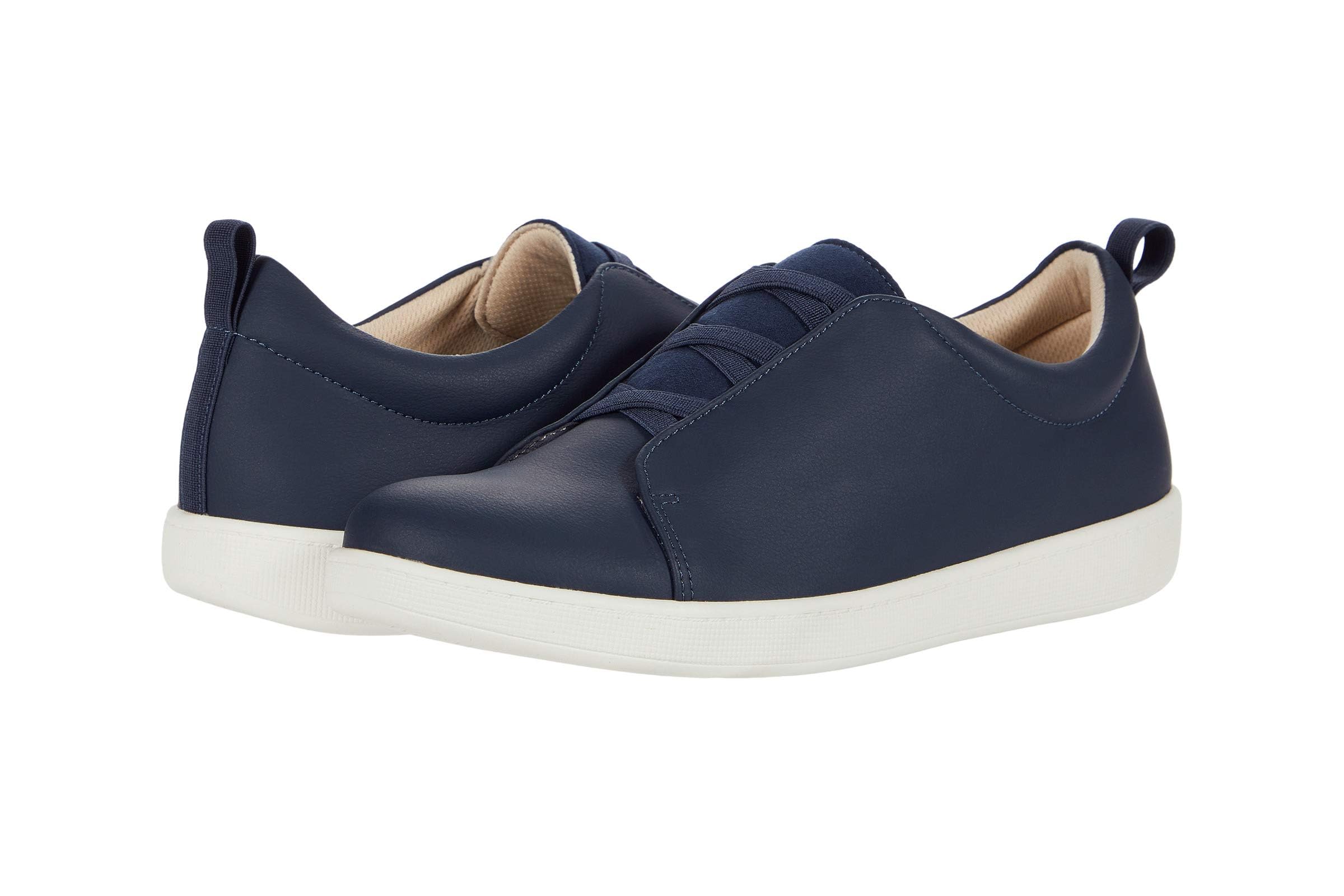 Женские кроссовки Trotters Avrille 15590₽