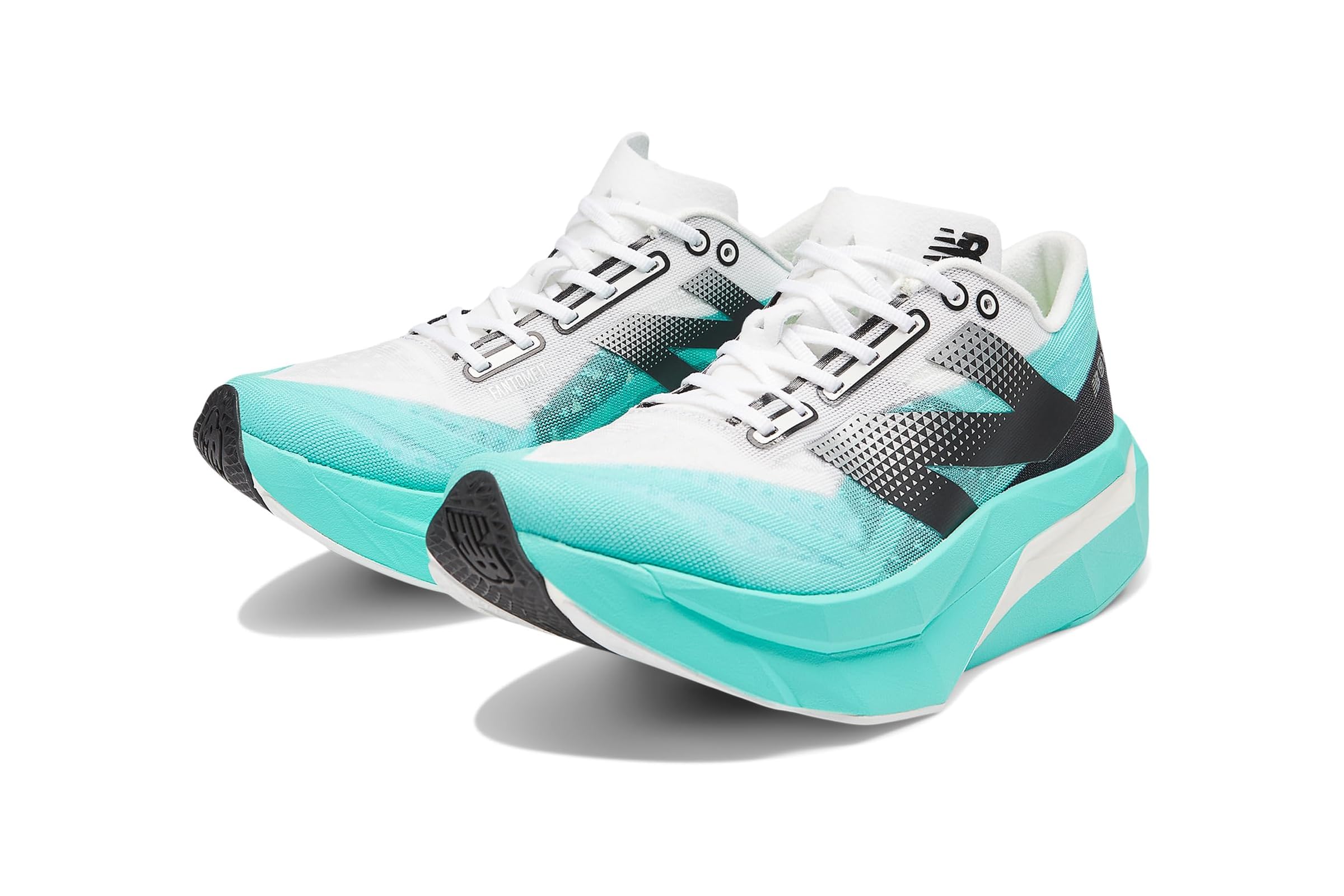 Женские кроссовки New Balance FuelCell SuperComp Elite v4 44290₽