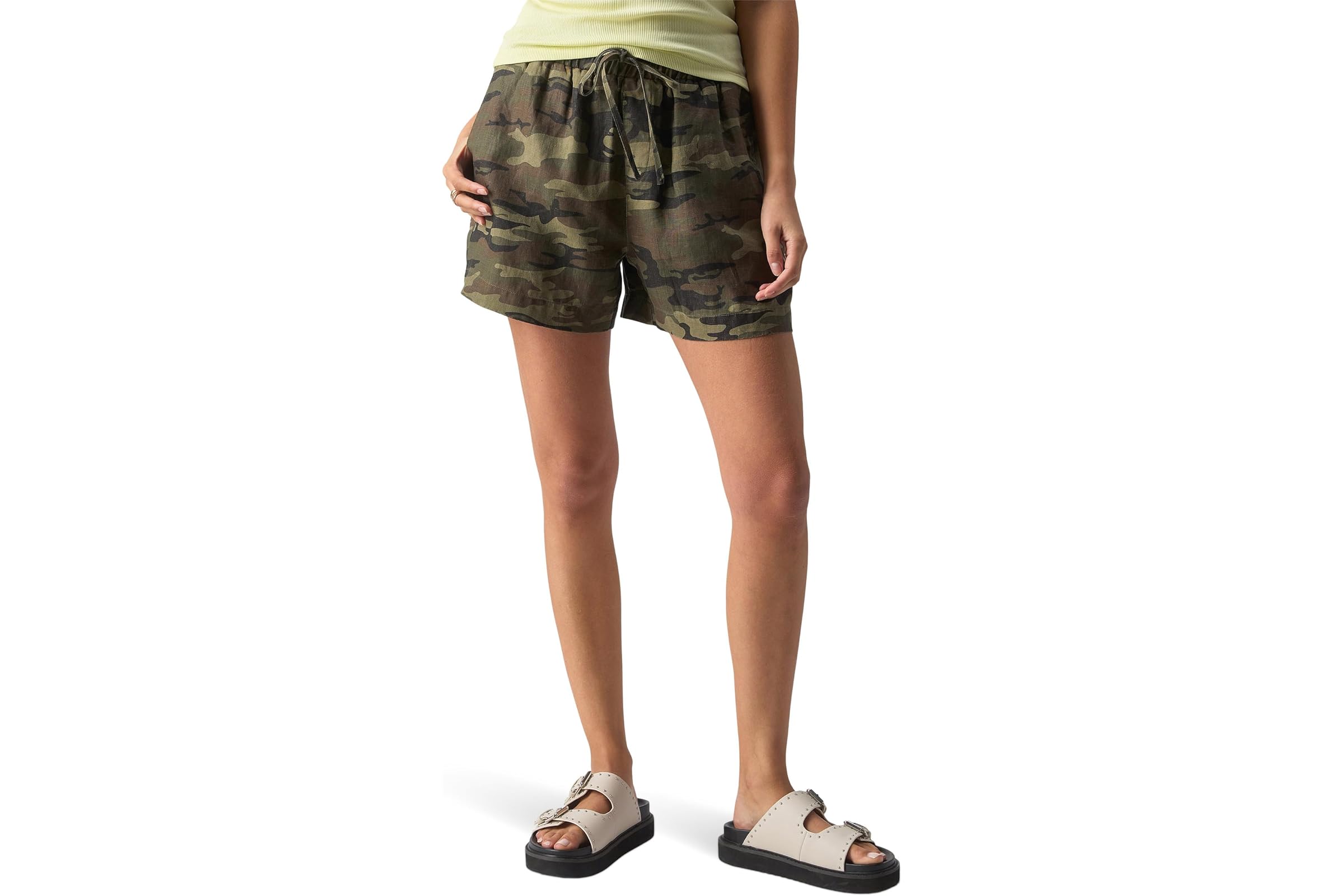 Sanctuary Breezy Camo Shorts 12390₽