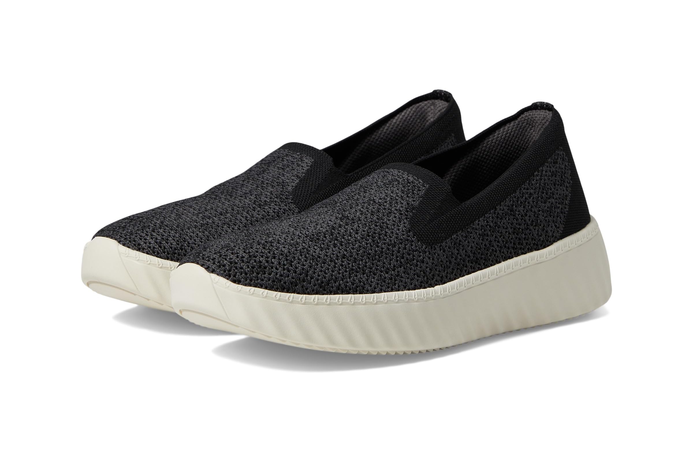 Женские кроссовки Bzees Wednesday Modern 5690₽