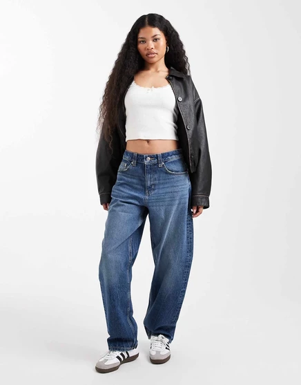 ДИЗАЙНЕРСКИЕ джинсы ASOS Petite с узкими бочкообразными штанинами темно-синего цвета mid blue