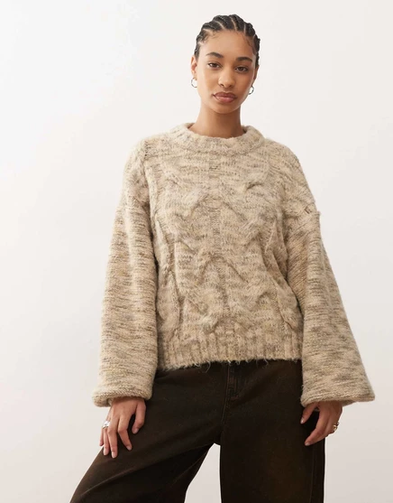 Свитер кабельной вязки Monki пыльно-желтого цвета dusty yellow