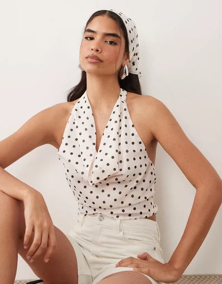 ДИЗАЙНЕРСКИЙ топ ASOS с высоким воротом и завязкой на спине и банданой в горошек