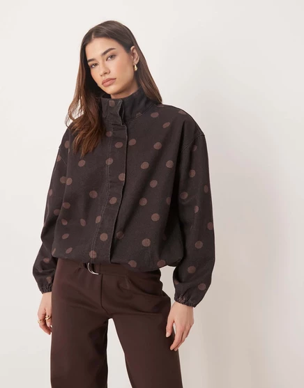 Женская джинсовая куртка ASOS Design в шоколадный горох